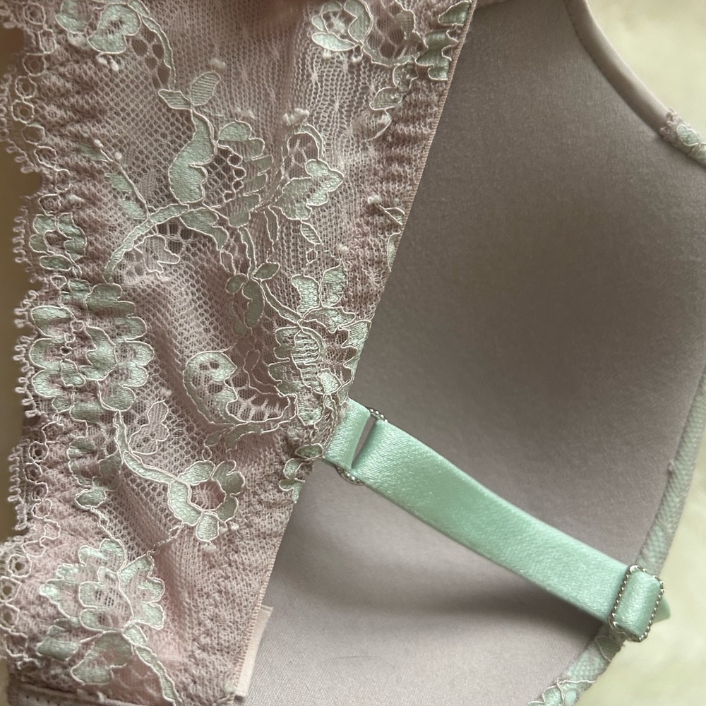 Victoria's Secret Pastel Lace Bra - Picture 2 of 5